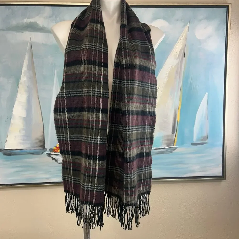 100% Cashmere plaid scarf. Unisex. Made in Scotland